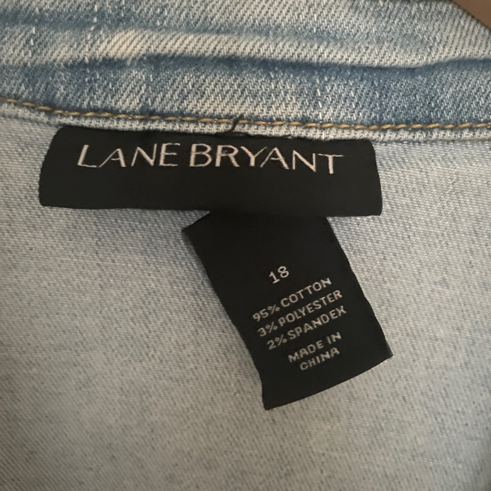 🧥 Cropped and Distressed Jean Jacket 🧥 - Picture 4 of 7